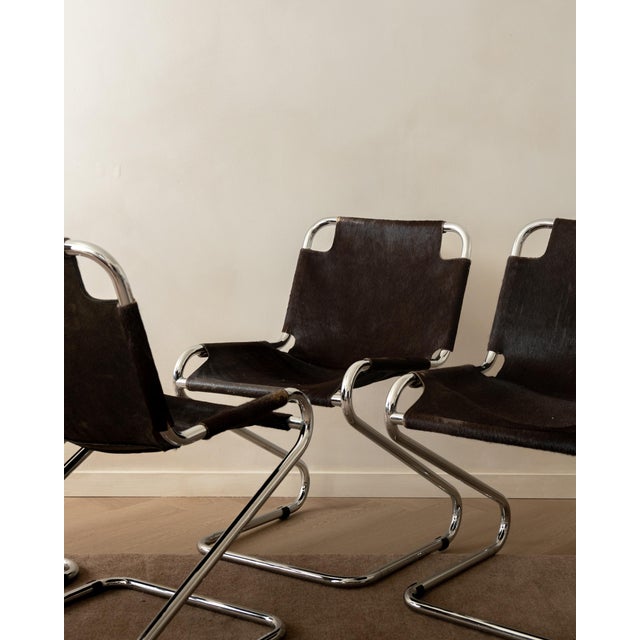 Italian Chrome and Cowhide Cantilever Dining Chairs, 1970s, Set of 4 For Sale - Image 6 of 18