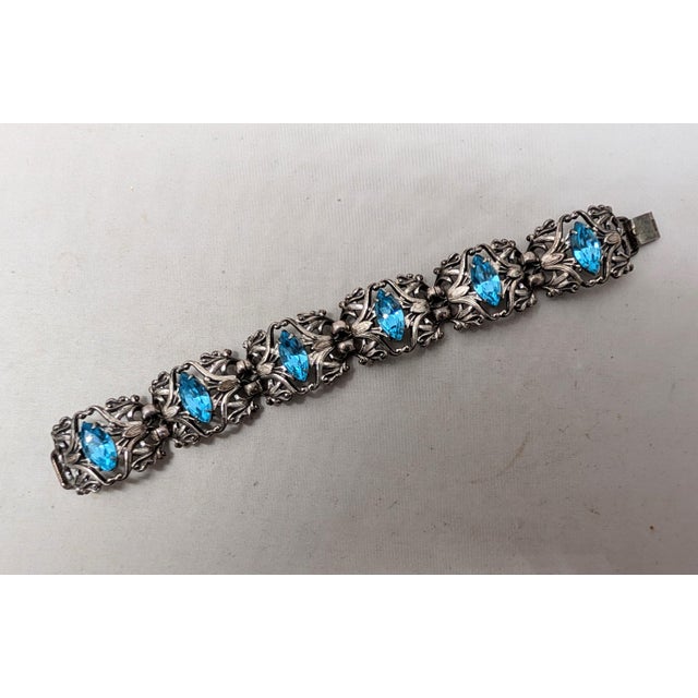 1950s Vintage Signed Napier Book Piece Silvertone & Faux-Aquamarine Link Bracelet For Sale - Image 5 of 9
