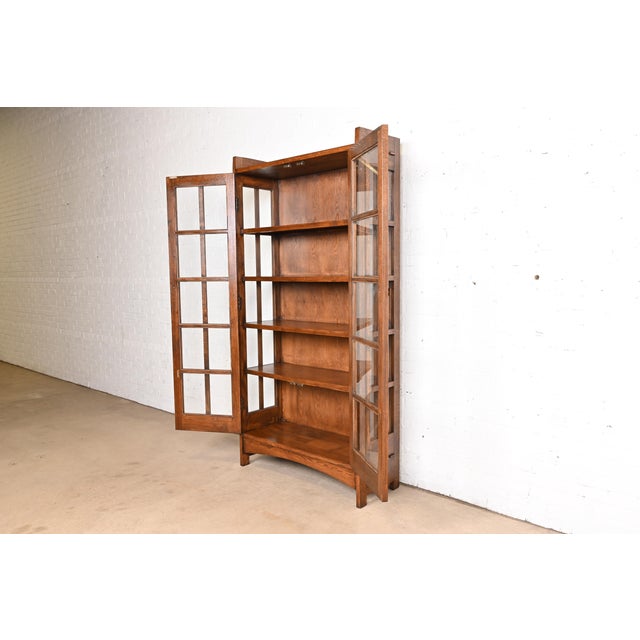 Gustav Stickley Style Mission Oak Arts and Crafts Bookcase Cabinet For Sale In South Bend - Image 6 of 11