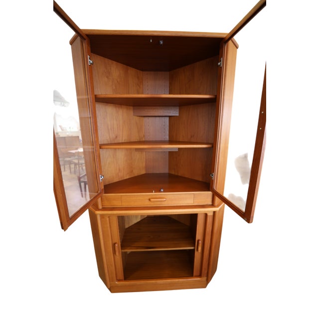 1970s Vintage Danish Corner Cabinet in Teak from Dyrlund, 1960s For Sale - Image 5 of 16
