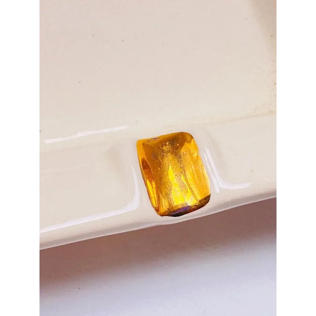 This vide-poche is made of porcelain. It is white in color, and was made in France in the 1970s and 80s. The sides have...