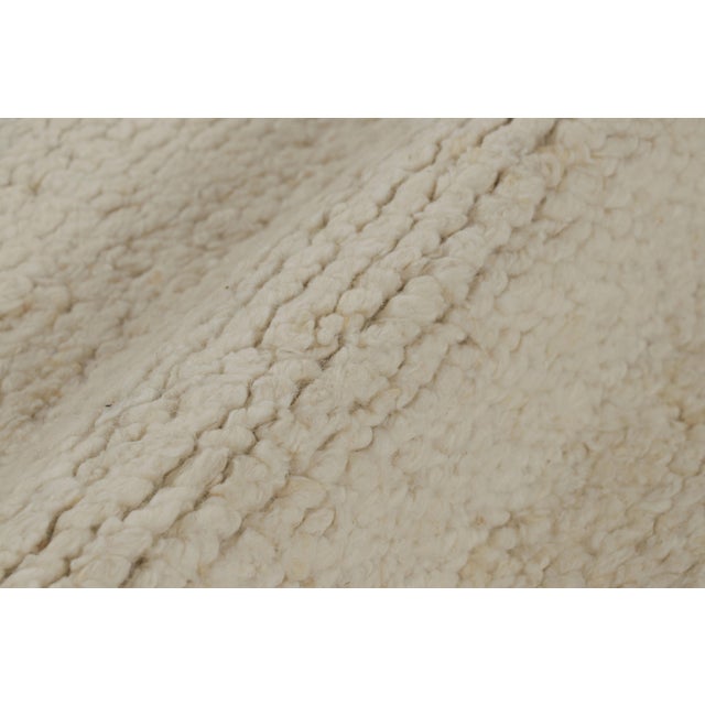 Rug & Kilim’s Contemporary Textural Rug in Tones of Cream and Off-White - 12x15 For Sale In New York - Image 6 of 7