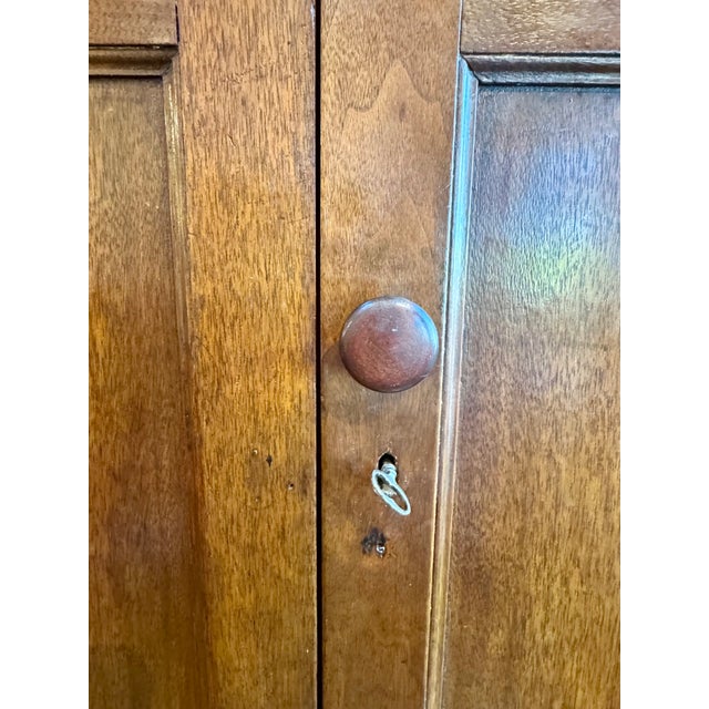 Southern 19th Century Walnut Corner Cupboard c.1850 For Sale - Image 4 of 7