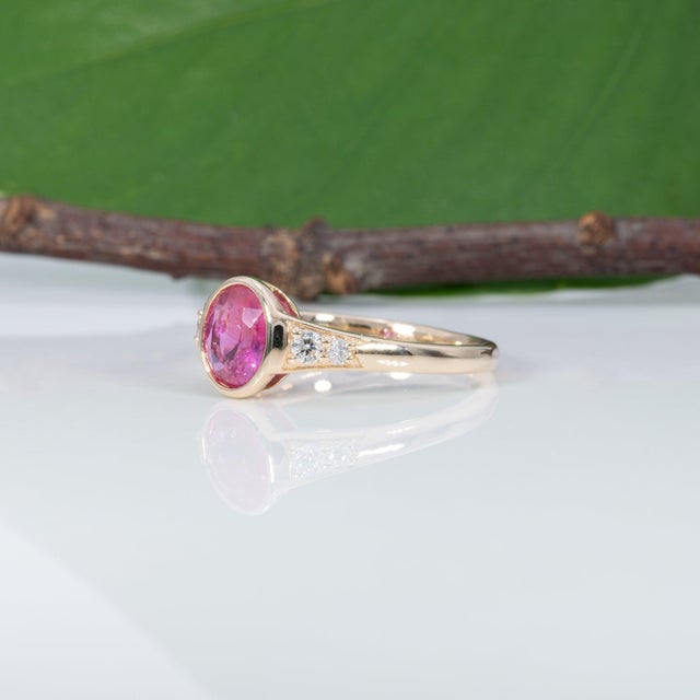 Metal 1.27Ct Gia Certified Pink Sapphire Ring With Natural Diamonds in Solid 14k Gold, Size 6.75 For Sale - Image 7 of 10