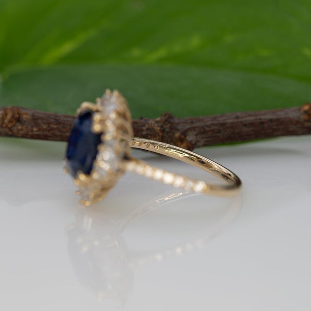 Gia Certified 4.3Ct Ceylon Sapphire Ring With Natural Diamond Accents: 14k Gold, Size 6.75 For Sale - Image 10 of 10