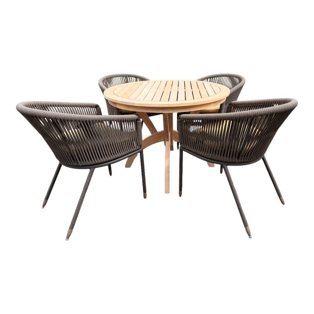 Modern Outdoor Dining Chairs Lebello Set of 4 For Sale