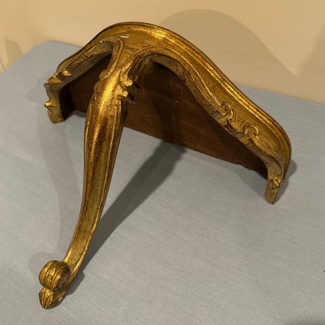 Hollywood Regency Large Mid 20th Century Gold Wooden Wall Bracket For Sale - Image 3 of 10