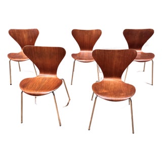 1950s Set of 5 Model 3107 Arne Jacobsen Series 7 Stackable Teak Dining Chairs For Sale
