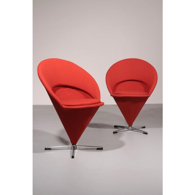 The Cone K1 Chair, designed in 1958 by visionary Danish designer Verner Panton, is a striking example of mid-century...