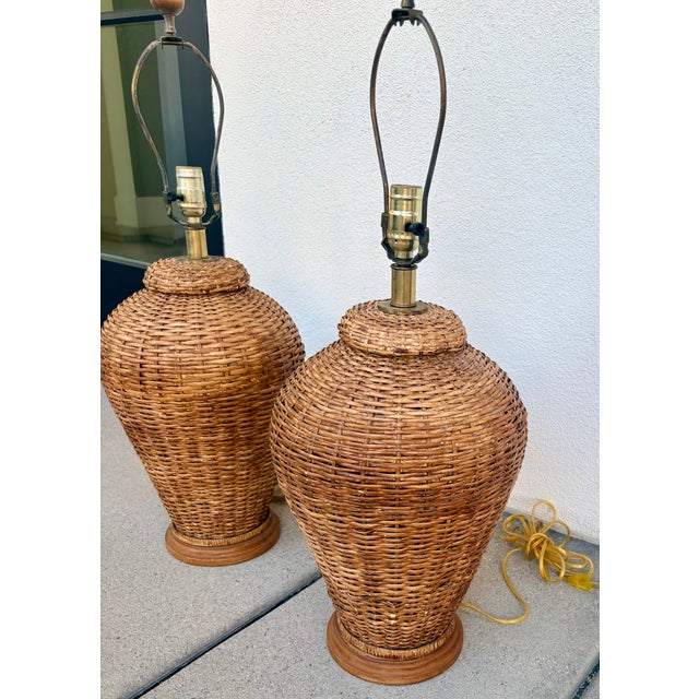 Ralph Lauren 1970s Pair of Woven Rattan and Wood Ginger Jar Lamps in the Style of Ralph Lauren For Sale - Image 4 of 13