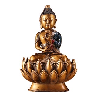 Vintage Gilt Bronze Shakyamuni Buddha Statue on Lotus Base - Asian Sculpture For Sale