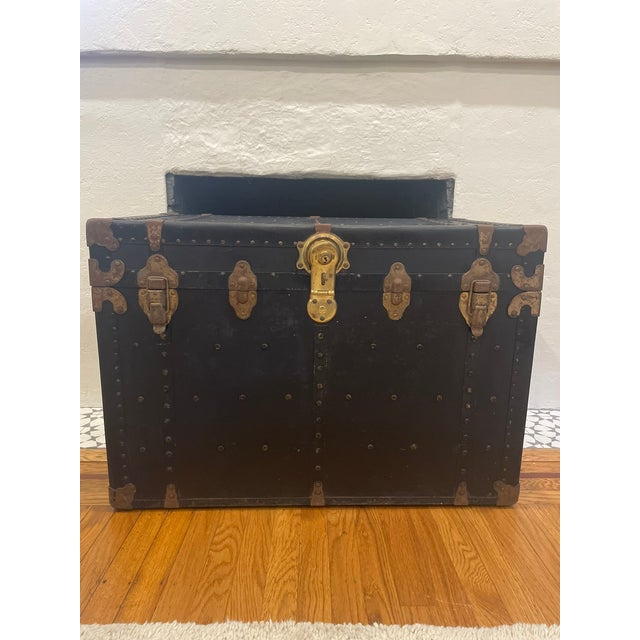American Antique 1920s Black Flat-Top Steamer Trunk With North Dakota Lithograph and Brass Hardware For Sale - Image 3 of 9