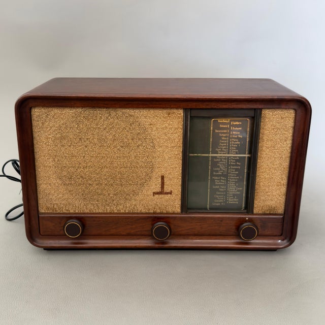 Vintage Swiss Type 2201 Valve Radio in Wood from Paillard For Sale - Image 6 of 17