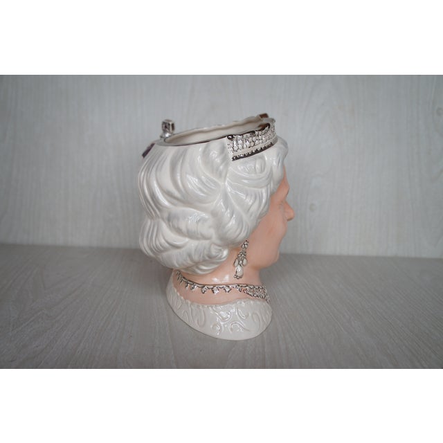 2000 - 2009 American Royal Doulton Queen Elizabeth II Flag Crown Corgi Toby Character Jug For Sale - Image 5 of 17