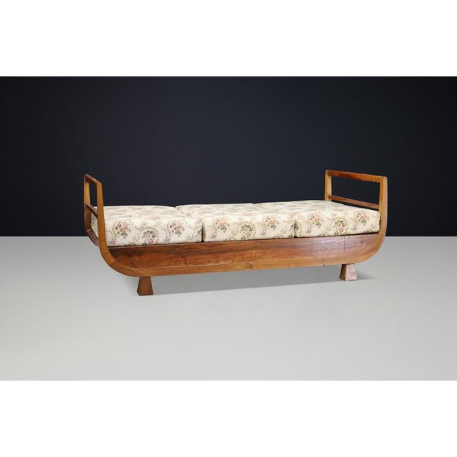 An exceptionally elegant and increasingly rare Art Deco daybed attributed to the celebrated Czech designer Jindřich...