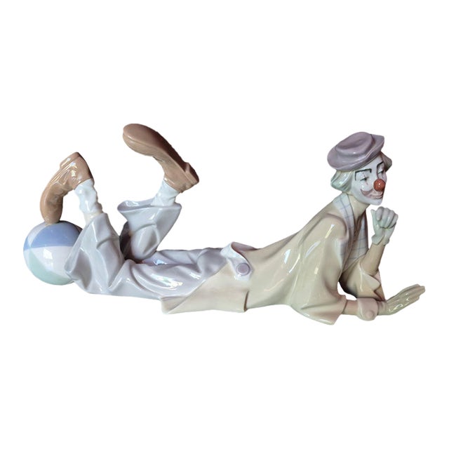 Vintage Lladró Spain "Clown Lying Down" Large Porcelain Figurine #4618 by Salvador Furió (Jg) For Sale