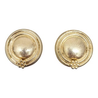 Vintage 1950s Signed Hattie Carnegie Round Goldtone Clip Earrings - 2 Pieces For Sale