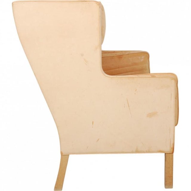 Børge Mogensen 2.seater Kupe sofa upholstered with original natural leather and with legs of oak. The sofa is from around...