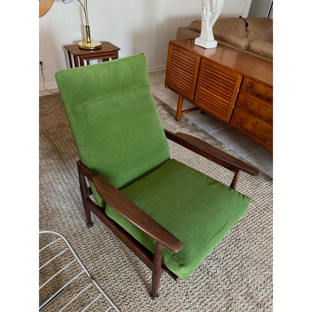 A Mid Century Modern Lounge Chair From Guy Rogers’ Iconic “Manhattan” Line, Made in the Uk, Circa 1960s For Sale - Image 4 of 12