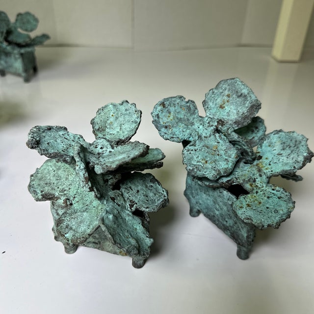Bronze 1990s Bronze Flowers in Triangular Pots With Feet. For Sale - Image 8 of 11