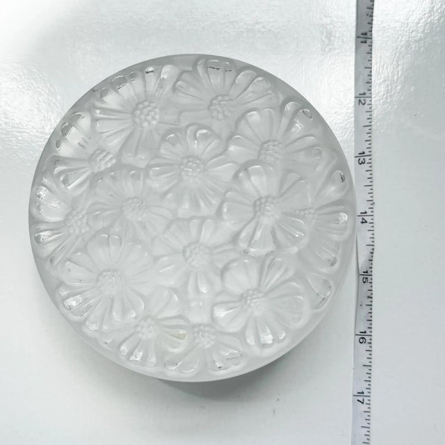 1970s Vintage Lalique Floral Vanity Box | 20th Century French Crystal For Sale - Image 5 of 5