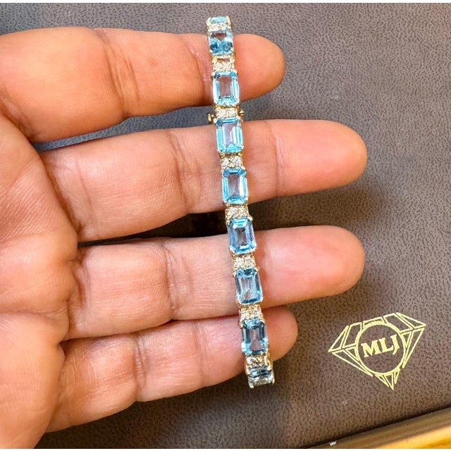 2010s Classic Emerald-Cut Swiss Blue Topaz Bracelet with Diamonds, 14 Kt Yellow Gold For Sale - Image 5 of 18