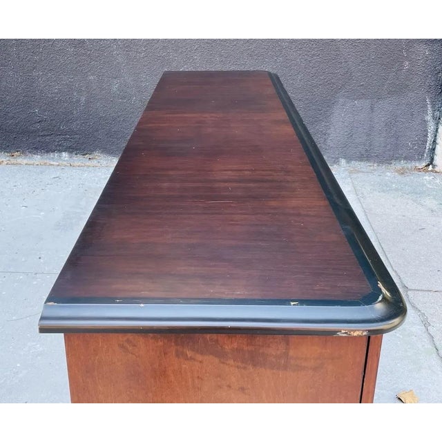 1970s Mid-Century Modern Walnut Credenza Sideboard, American Modern Design For Sale In Los Angeles - Image 6 of 13