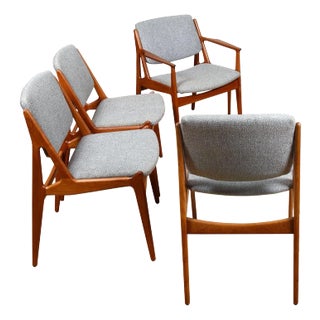 Arne Vodder Set of 4 (1 Arm + 3 Side) Pivot Back Dining Chairs For Sale