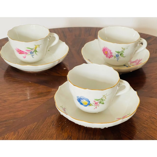 1950s 3 Meissen Porcelain Demitasse Cups With Saucers Flowerrs For Sale In Miami - Image 6 of 6