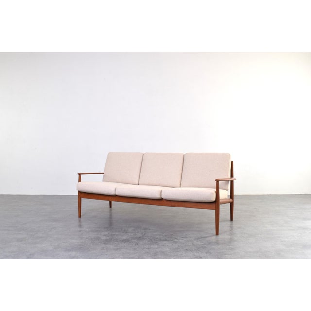 The three-seater sofa designed by Grete Jalk and produced by France & Søn is a refined example of Danish modernism from...