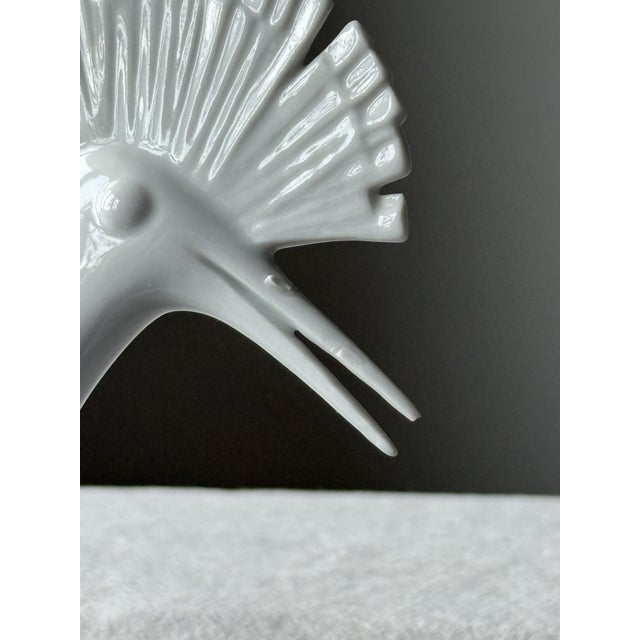 1960s Porcelain Hoopoe from Lesov, 1960s For Sale - Image 5 of 8