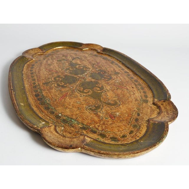 Hollywood Regency Mid-Century Florentine Rococo Scalloped Giltwood Tray, Italy, 1950s For Sale - Image 3 of 12