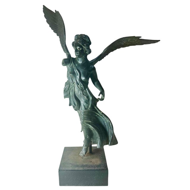 A striking grand tour bronze sculpture of the winged victory of Samothrace, dating to the late 19th century. This solid...