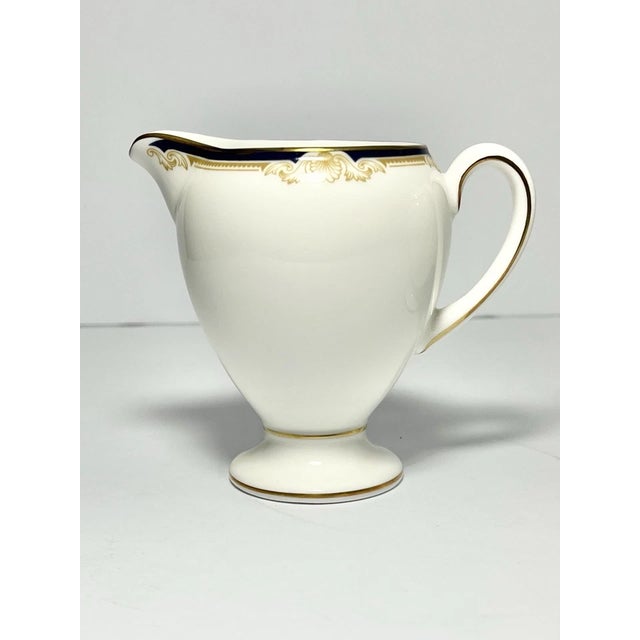 Wedgwood “Cavendish” Bone China Creamer 3 3/4” 6oz & Sugar Bowl w/Lid 5 3/4” Set Excellent condition. No chips, cracks, or...