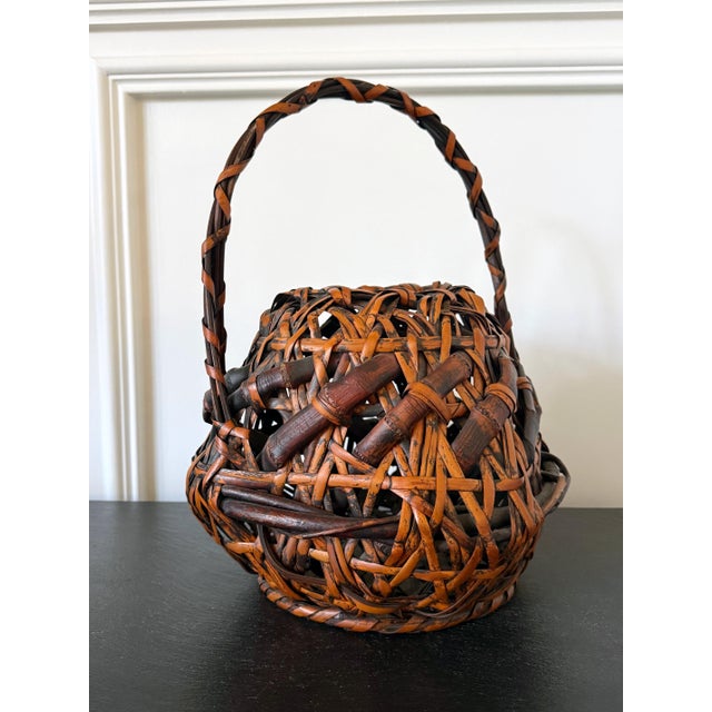 Early 20th Century Antique Japanese Smoked Bamboo Basket Ikebana Mingei For Sale - Image 5 of 18