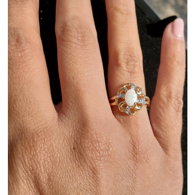 ♥ Product Summary ♥ Main Stone: Australian Opal Band Material: 10k Yellow Gold Stone Cut: Oval Weight: 3 grams **Due to...