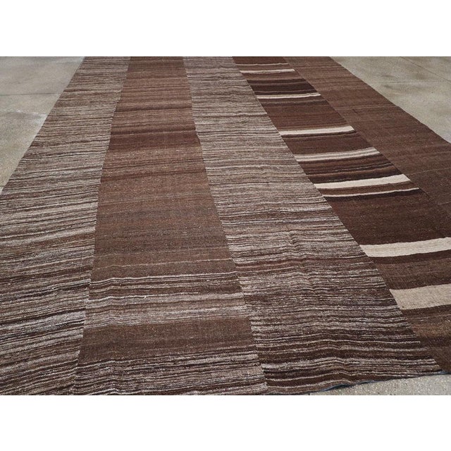 Textile Galerie Shabab Collection Mid-20th Century Turkish Flatweave Kilim Carpet For Sale - Image 7 of 9