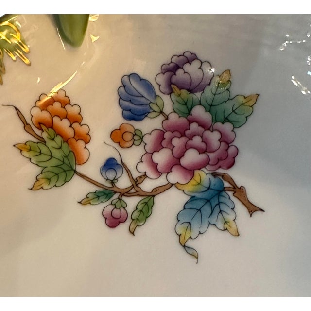 Ceramic 1980s Herend Leaf Form Dish With Hand-Painted Floral Decoration For Sale - Image 7 of 9
