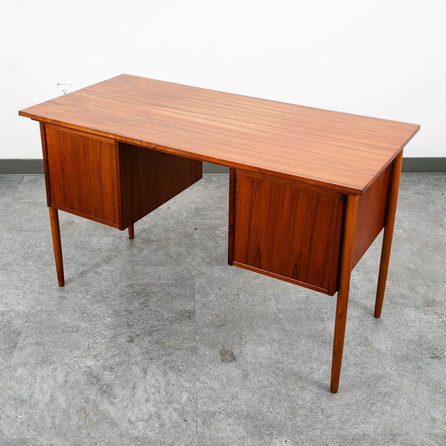 Brown Mid Century Danish Modern Desk Executive Teak 6 Drawer Lock Floating MCM For Sale - Image 8 of 11