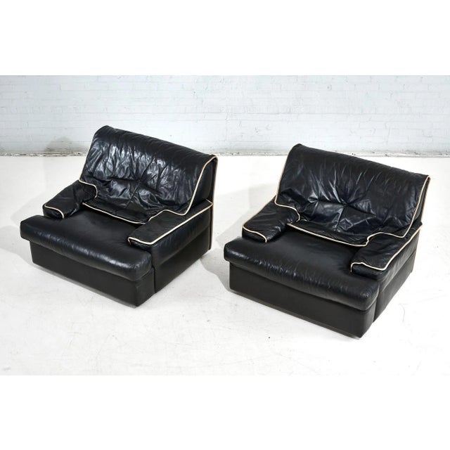 Pair Guido Faleschini Black Leather Lounge Chairs, Italy 1970 For Sale - Image 4 of 12