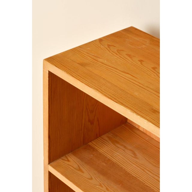 Swedish Modern Bookcase in Pine, 1940s For Sale - Image 4 of 8