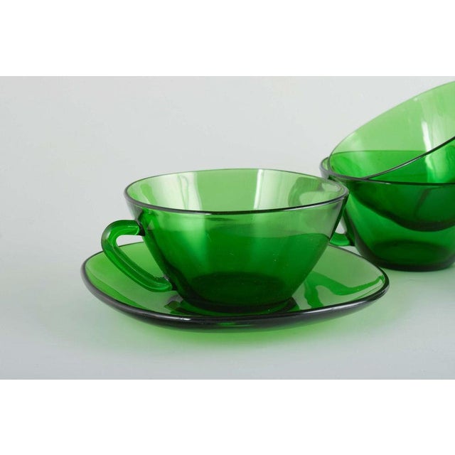 Vereco, 5 tea cups with saucers, 1970/80s. Set of five green pressed glass tea cups with matching saucers. Origin: France....