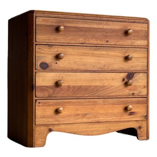 Vintage Lane “America” Collection Pine Chest of Drawers For Sale