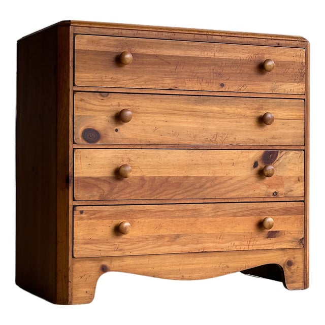 Vintage Lane “America” Collection Pine Chest of Drawers For Sale
