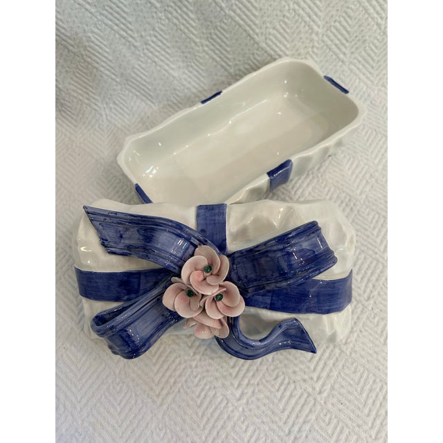 Late 20th Century d.c.r. Blue and White Trompe L’oeil Ceramic Jewelry or Trinket Box Made in Italy For Sale In New Orleans - Image 6 of 8