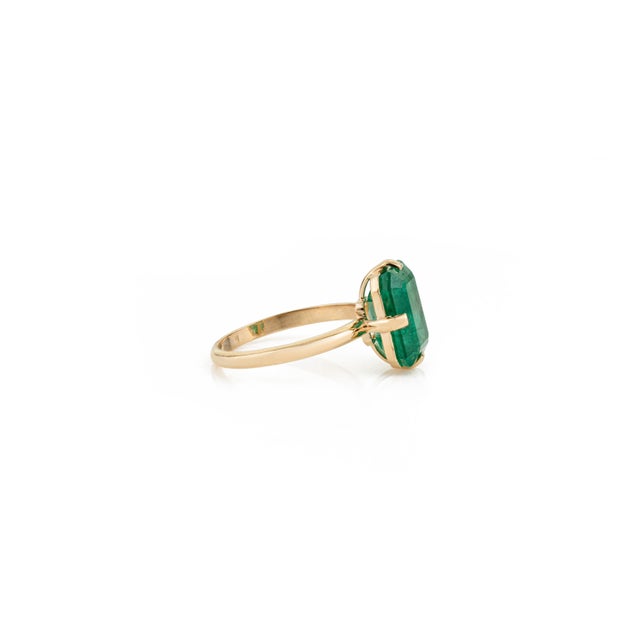 4.58 Carat Zambian Emerald Statement Solitaire Ring in 18k Yellow Gold Size 4 For Sale In New York - Image 6 of 14