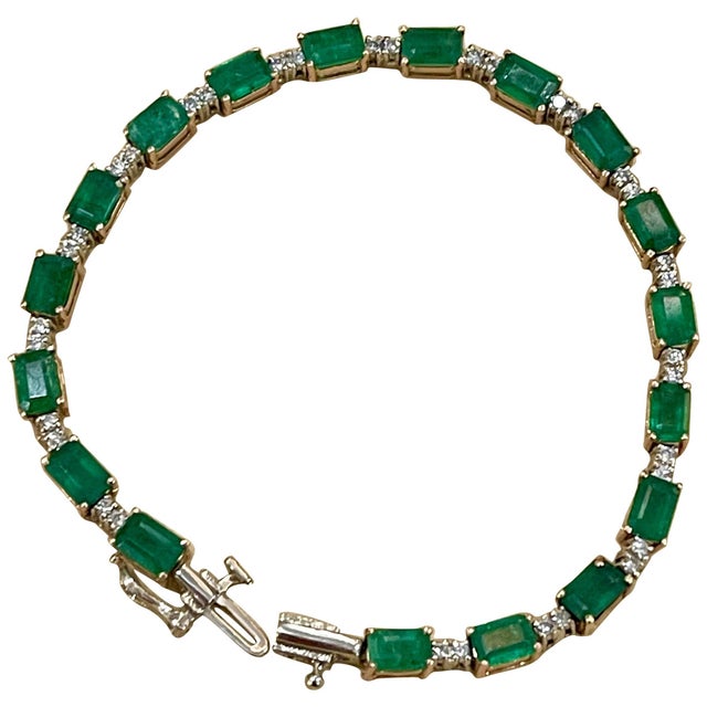9 Carat Emerald Cut Emerald and Diamond Tennis Bracelet 14 Karat Yellow Gold For Sale - Image 15 of 18