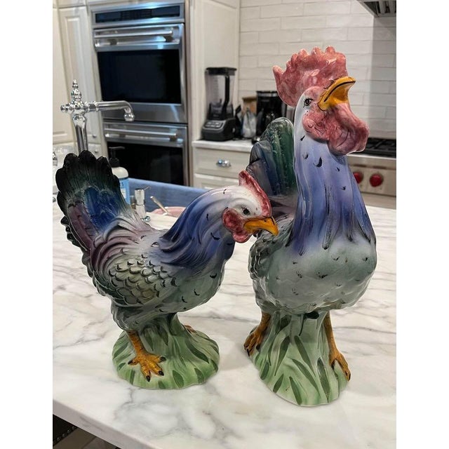 Traditional Set of Two Vintage Porcelain Roosters For Sale - Image 3 of 7