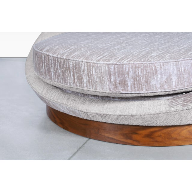 Mid-Century Modern Oversized Walnut Satellite Lounge Chair by Milo Baughman For Sale - Image 9 of 10
