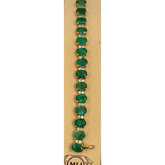 12 Carat Natural Emerald & 2.8 Carat Diamond Tennis Bracelet 14 Kt Yellow Gold For Sale - Image 4 of 18